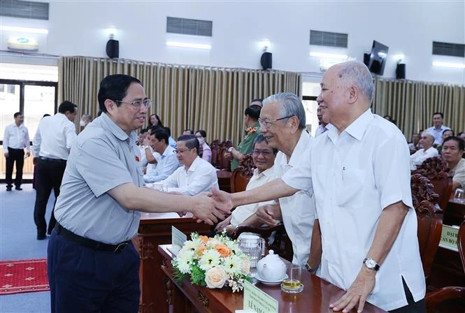 政府总理范明政在芹苴市开展接待选民活动
