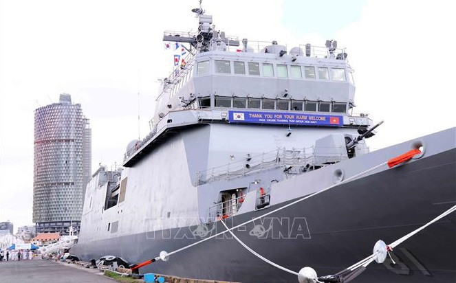 韩国海军海上巡逻训练舰队访问越南胡志明市