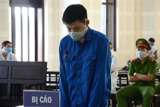 涉嫌组织他人非法入境罪的三名被告人获刑