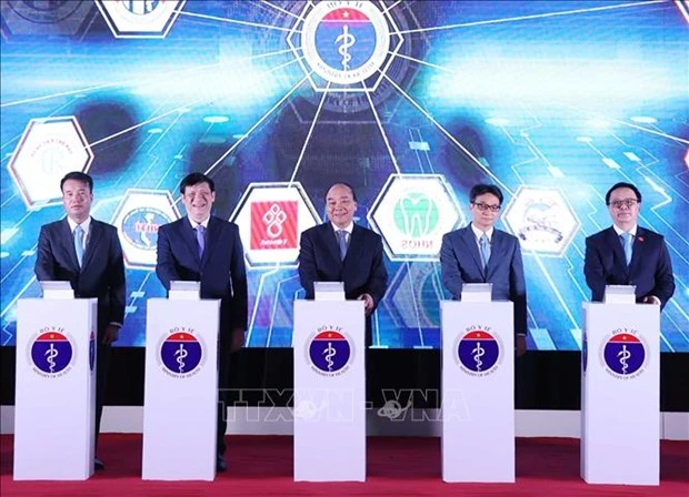 阮春福总理出席远程医疗服务系统启动仪式