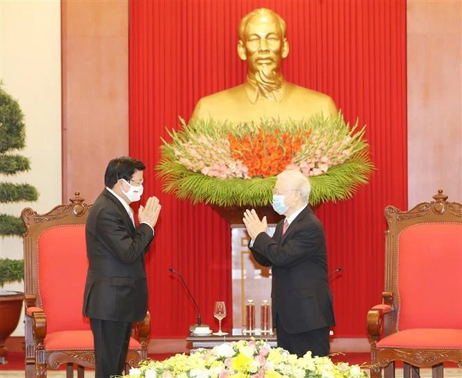 越共中央总书记、国家主席阮富仲会见老挝政府总理通论·西苏里