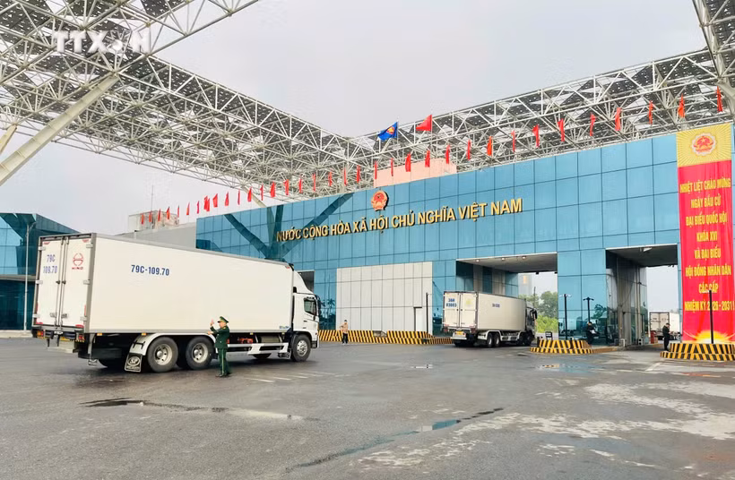 广宁市芒街国际口岸。图自越通社