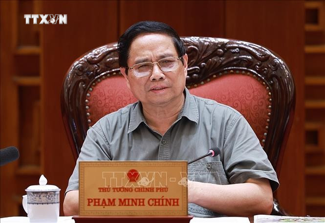 越南政府总理范明政主持为边境乡建设学校战役部署会议。图自越通社 vna-potal-thu-tuong-chu-tri-cuoc-hop-ve-trien-khai-chien-dich-xay-dung-truong-hoc-cho-cac-xa-bien-gioi-stand.jpg