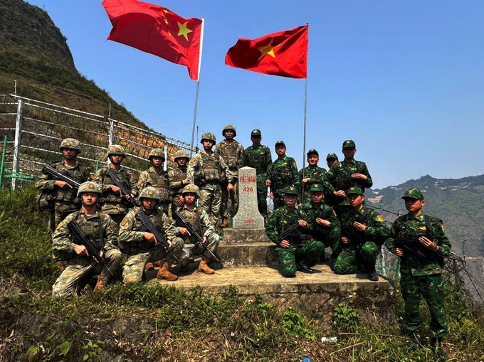 此次巡逻活动的亮点是龙鼓边防站干部和战士的密切有效配合 3-tuan-tra-song-phuong-o-ha-giang-anh-manh-cam.jpg