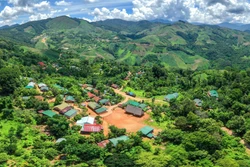 全国各地方采取灵活有效的措施开展“消除临时住房和危旧房”运动，力争到2025年10月31日完成。