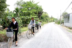 永隆省三平乡少数民族寄宿制学校建设得较为宽敞，满足当地高棉族学生的学习需求。图自越通社