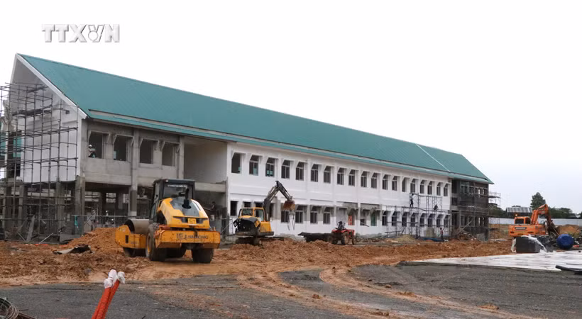 邦敦九年一贯制寄宿学校建设项目已进入最后收尾阶段，预计将于2026-2027学年投入使用。图自越通社