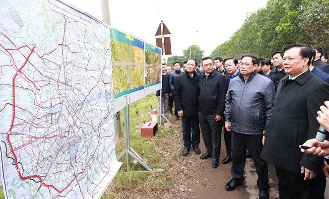 越南总理范明政视察河内首都区四环路建设项目