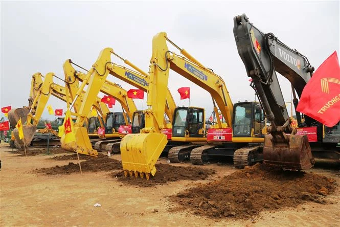 全力推动北南高速公路12个子项目施工进度