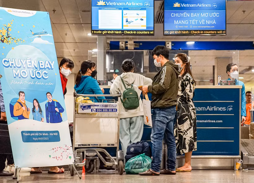 越航组织“梦想航班——团圆之旅”航班 免费送百余名贫困劳动者回乡过年