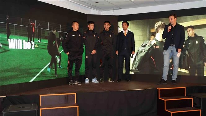 比利时-越南联盟和Deinze NV足球俱乐部联合举行 “越南之夜”活动