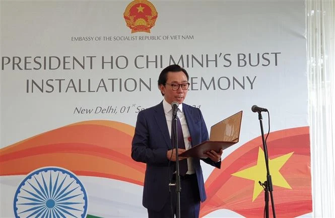 越南国庆76周年：胡志明主席塑像安放仪式在新德里举行