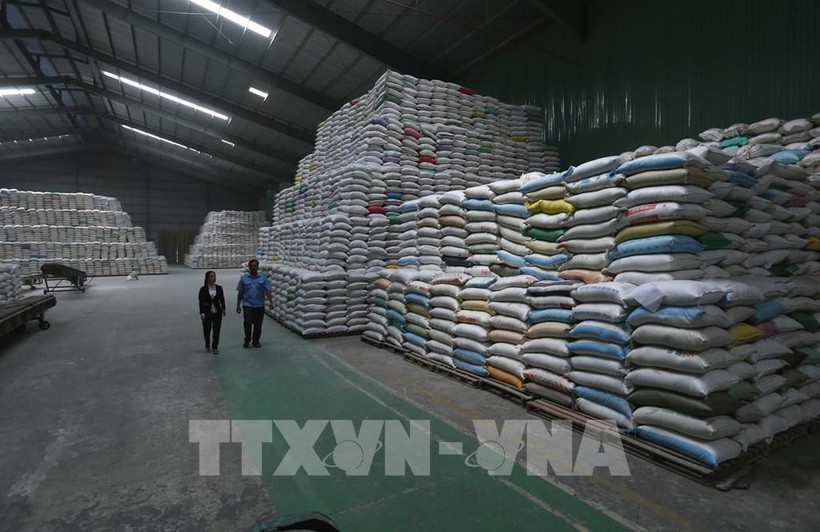 继续向胡志明市发放逾56555吨大米援助受疫情影响的民众
