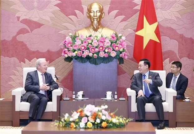 越南国会主席王廷惠会见世界银行首席执行官阿克塞尔· 冯· 托森伯格