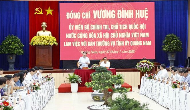 国会主席王廷惠莅临广南省视察指导工作