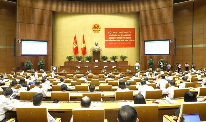 深入学习贯彻越南共产党第十三届中央委员会第五次会议决议精神