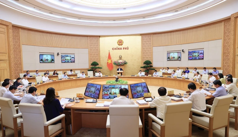 政府总理范明政：优先集中解决生产经营中面临的困难