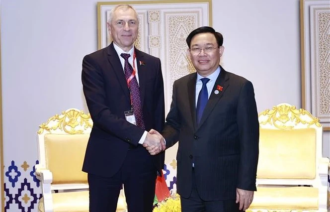 越南国会主席王廷惠会见各国议会领导人