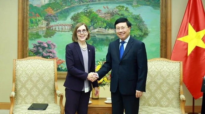 政府常务副总理范平明会见美国俄勒冈州州长凯特·布朗