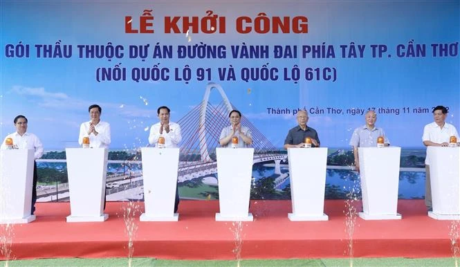 范明政总理出席芹苴市以西环路项目动工仪式