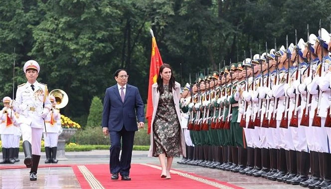 政府总理范明政举行仪式 欢迎新西兰总理杰辛达·阿德恩访问越南