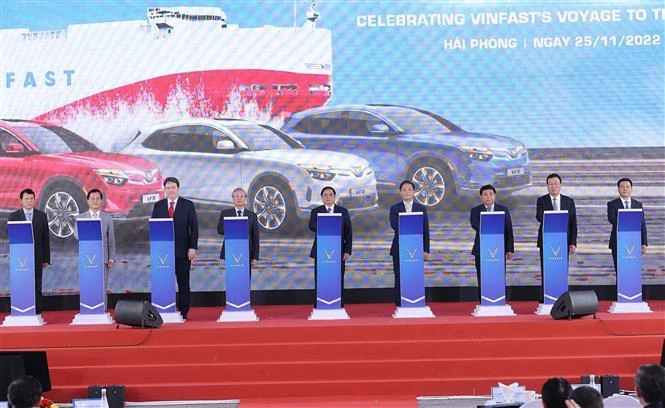 政府总理范明政出席Vinfast首批电动汽车出口美国启动仪式