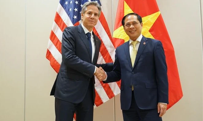 越南外交部长裴青山与美国国务卿和日本外务大臣举行会晤