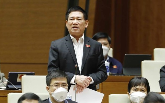 实施灵活的财政政策，确保经济快速可持续发展