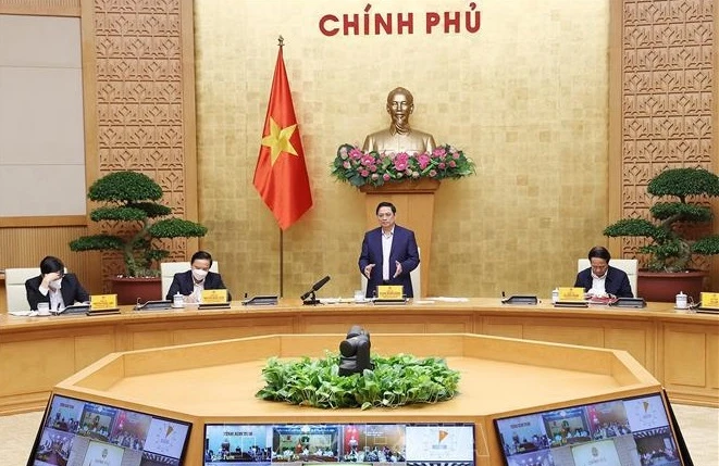 政府总理范明政：力争到今年底完成18岁以上人群全程疫苗接种工作
