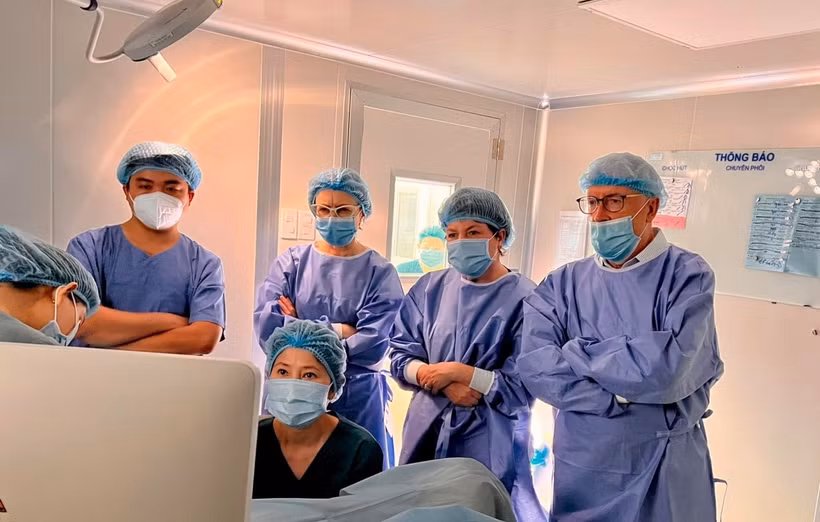 世界多国专家赴越南了解和学习借鉴不孕不育症治疗技术