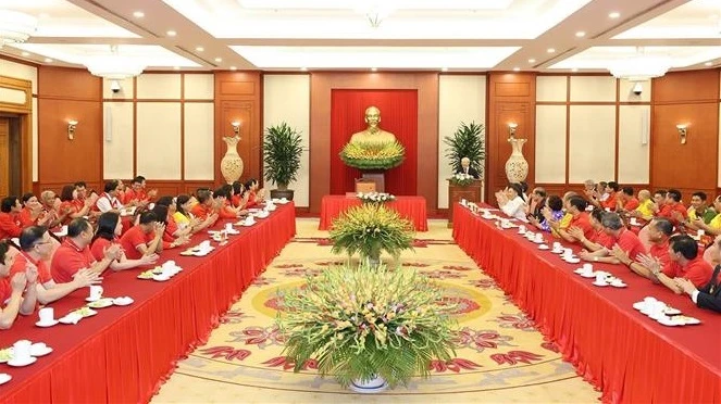 越共中央总书记阮富仲会见越南红十字会第十一次全国会员代表大会代表