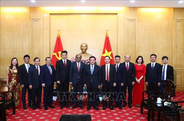 进一步加强胡志明国家政治学院与新加坡伙伴的合作