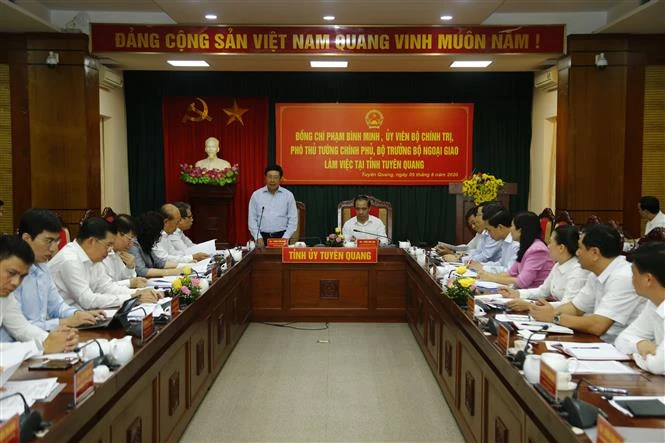 政府副总理兼外长范平明：宣光省须加快公共投资资金到位进度