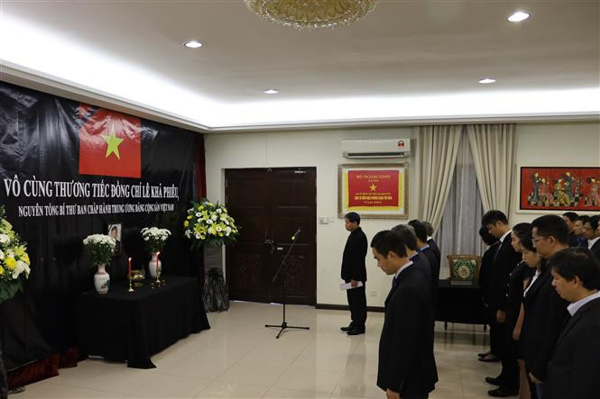 越南驻马来西亚和日本大使馆隆重举行原总书记黎可漂吊唁仪式