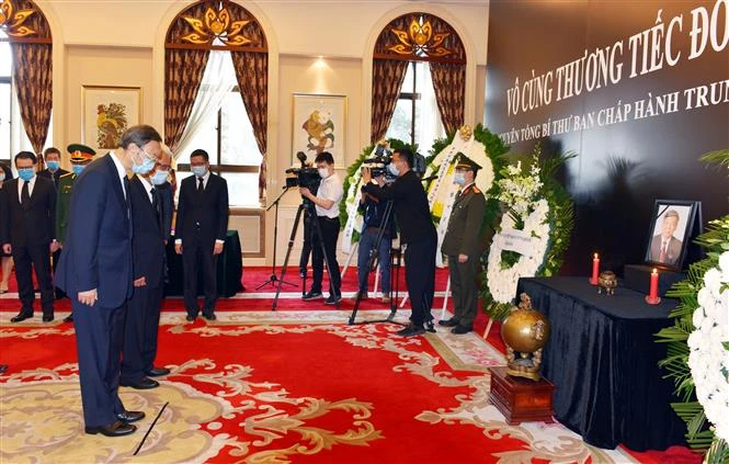 杨洁篪等中国中央和部委领导前往越南驻中国大使馆吊唁黎可漂同志逝世