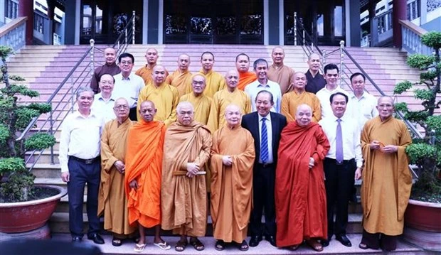 张和平副总理向越南佛教教会领导和佛教信徒致以盂兰盆节祝福