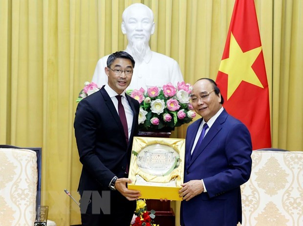 越南国家主席阮春福会见越南驻瑞士名誉领事菲利普·罗斯勒