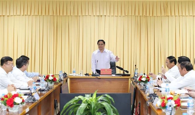 越南政府总理范明政走访乌门一号热电厂
