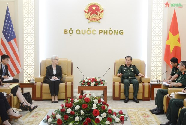 越南国防部副部长黄春战会见美国副国务卿温迪•舍曼