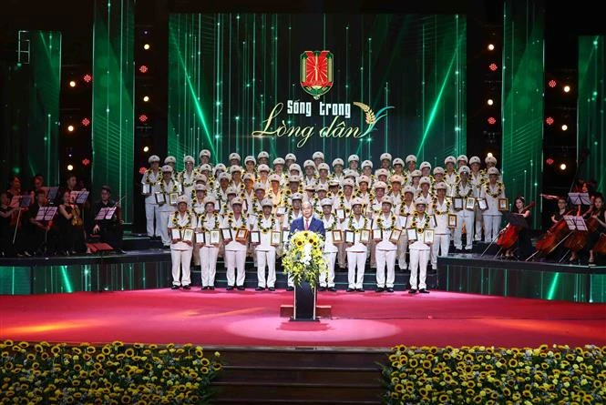 国家主席阮春福出席乡镇公安派出所所长先进个人表彰会