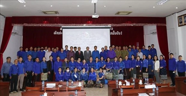  胡志明主席关于青年的思想座谈会在老挝举行
