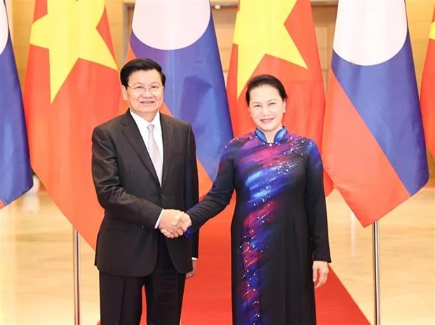 越南国会主席阮氏金银会见老挝总理通伦·西苏里