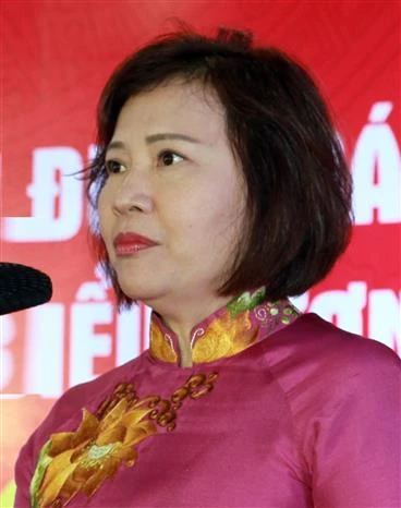 越南工贸部原党组干事会委员、原副部长胡氏金钗受党纪处分