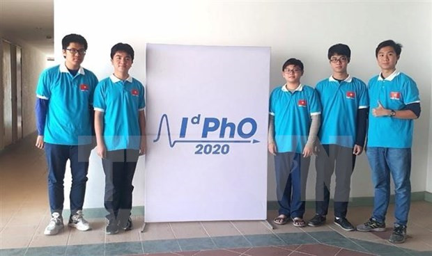 参加2020年国际物理奥林匹克竞赛的五名学生均获奖