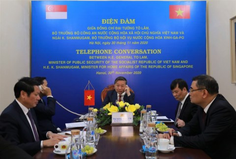  越南公安部与新加坡内政部长兼律政部促进合作关系