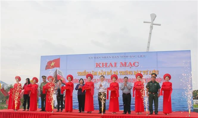 “黄沙长沙归属越南——历史证据和法律依据”地图资料展在薄辽省举行