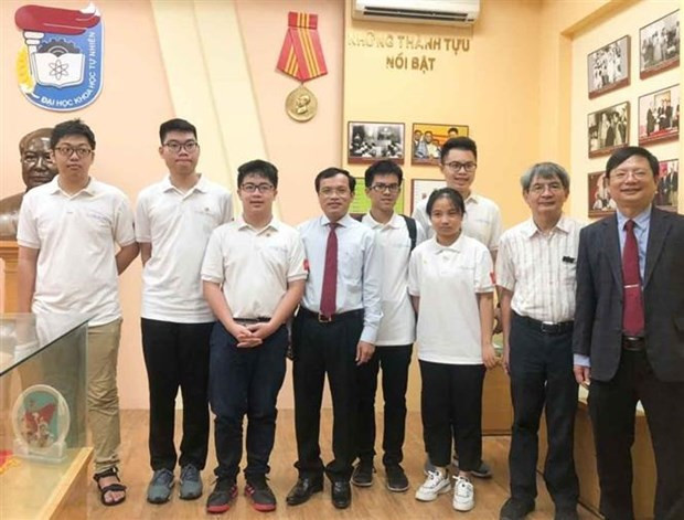参加越南国际数学奥林匹克竞赛的六名越南学生均获奖