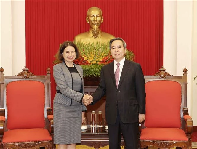 越共中央经济部长阮文平会见来越履新的澳大利亚驻越大使