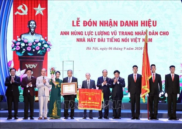 阮春福总理出席越南之声广播电台台庆75周年纪念典礼