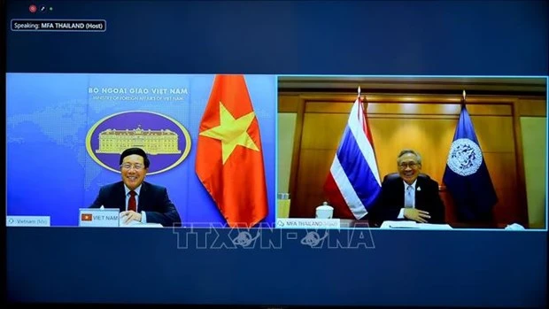 范平明与泰国副总理兼外交部长敦·普拉穆德维奈举行线上会谈